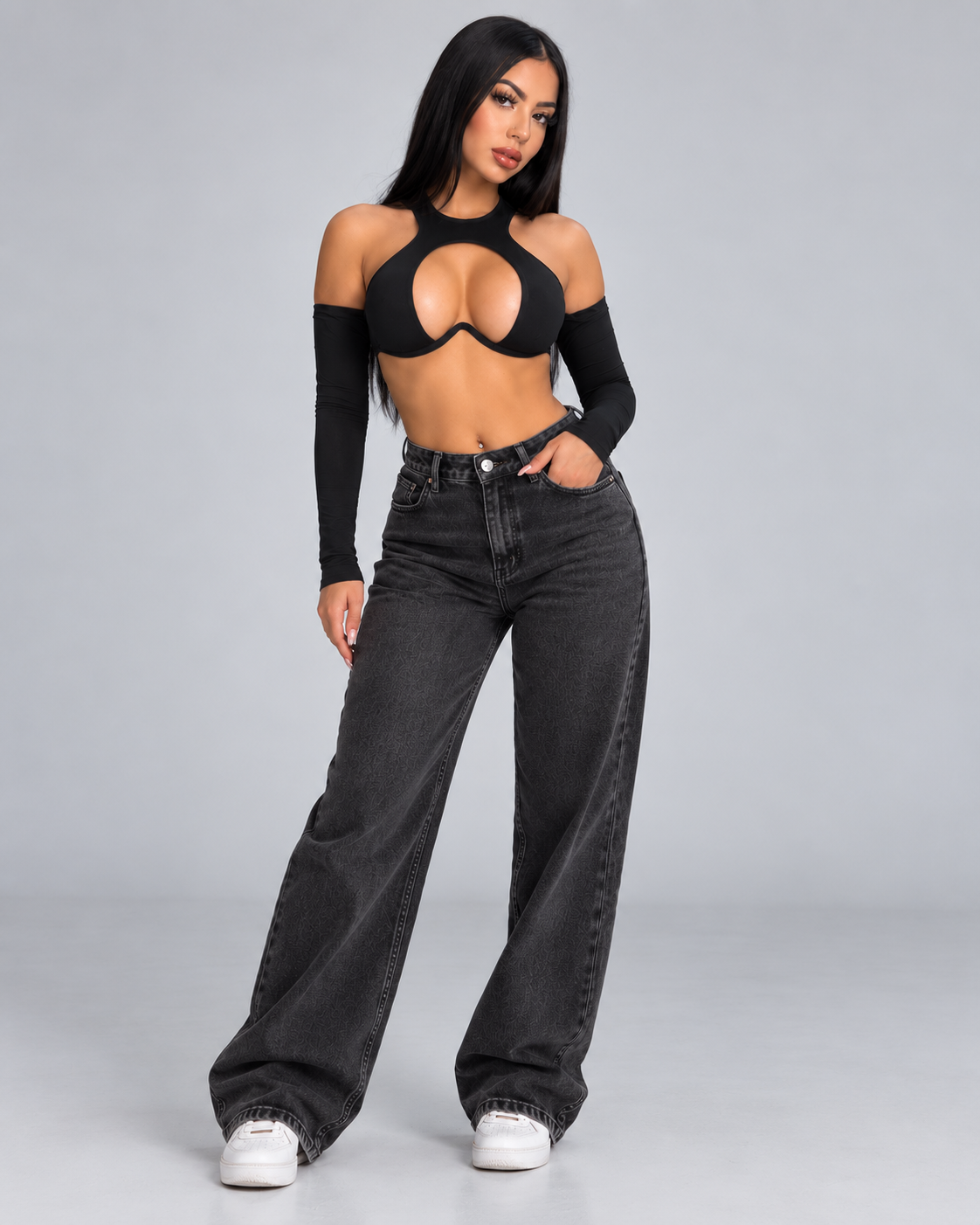 CUTOUT — Long-sleeved cut-out crop top — front view