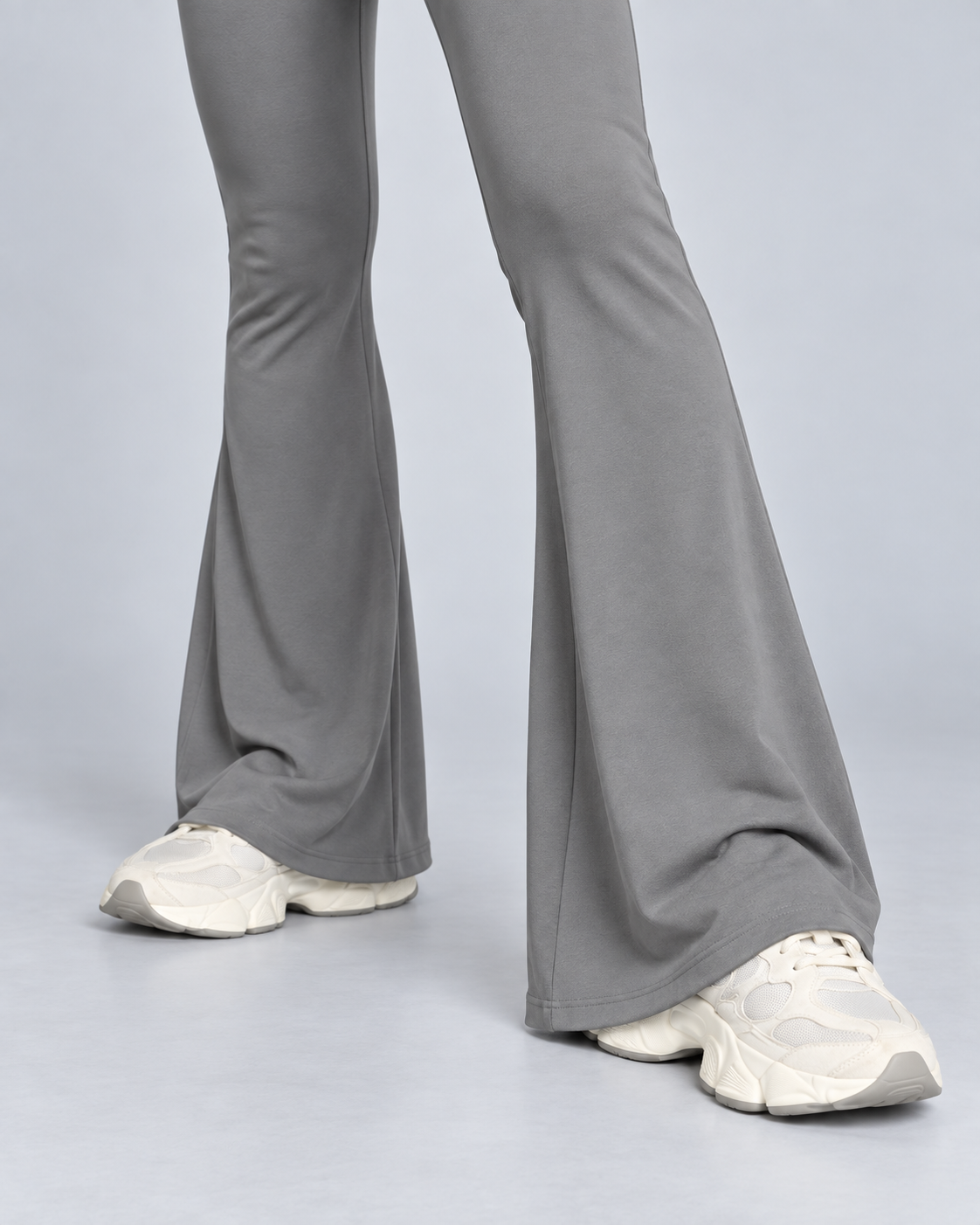 GRAVITY — Back-ruched flared leggings