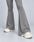 GRAVITY — Back-ruched flared leggings