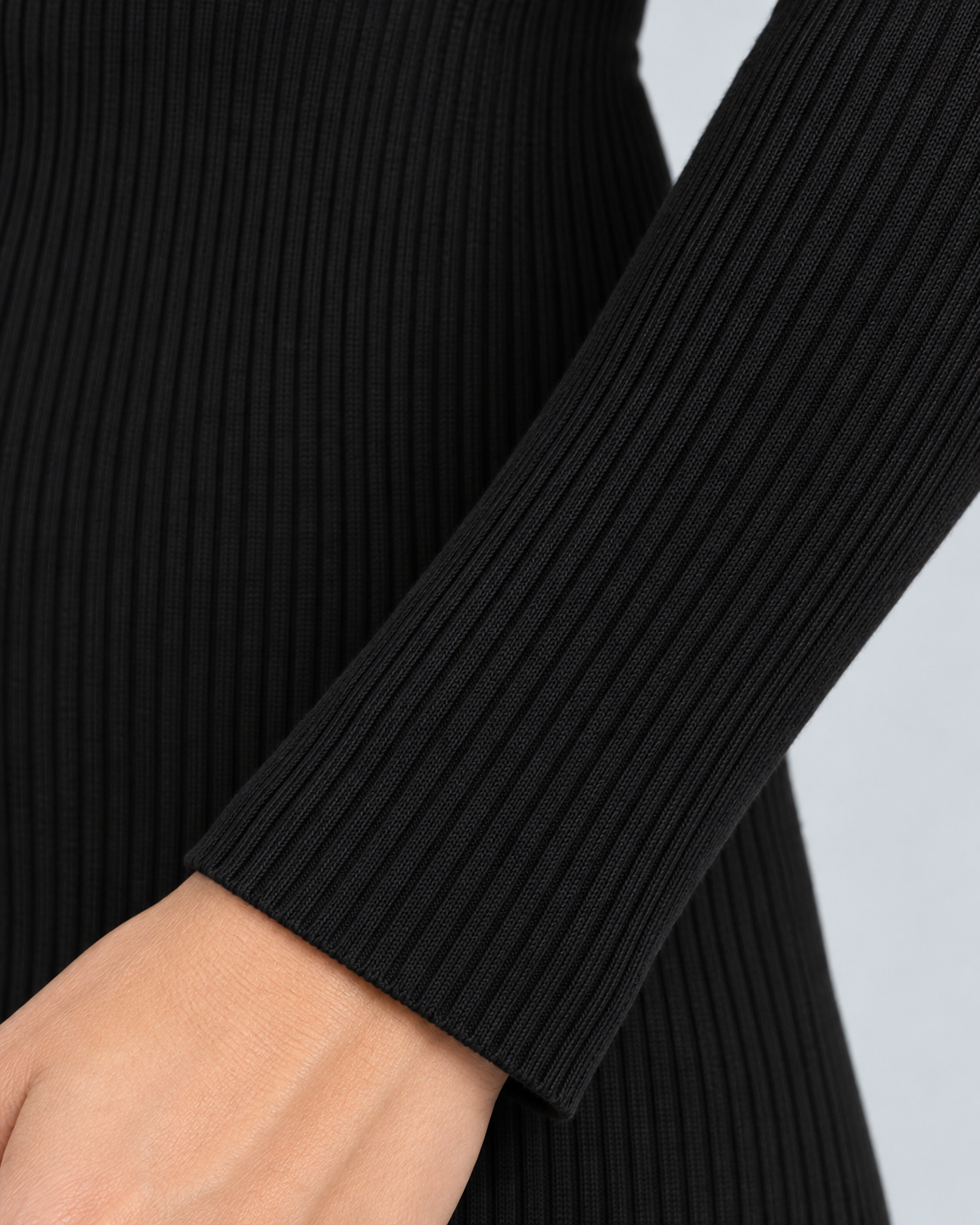 NORA — Ribbed V-neck top