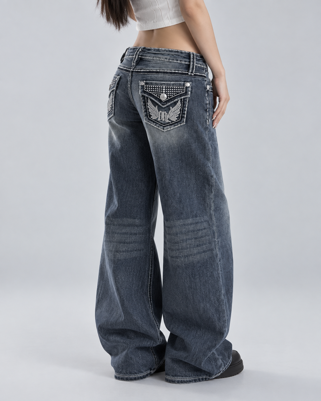 POCKETS — Relaxed cargo jeans — back view
