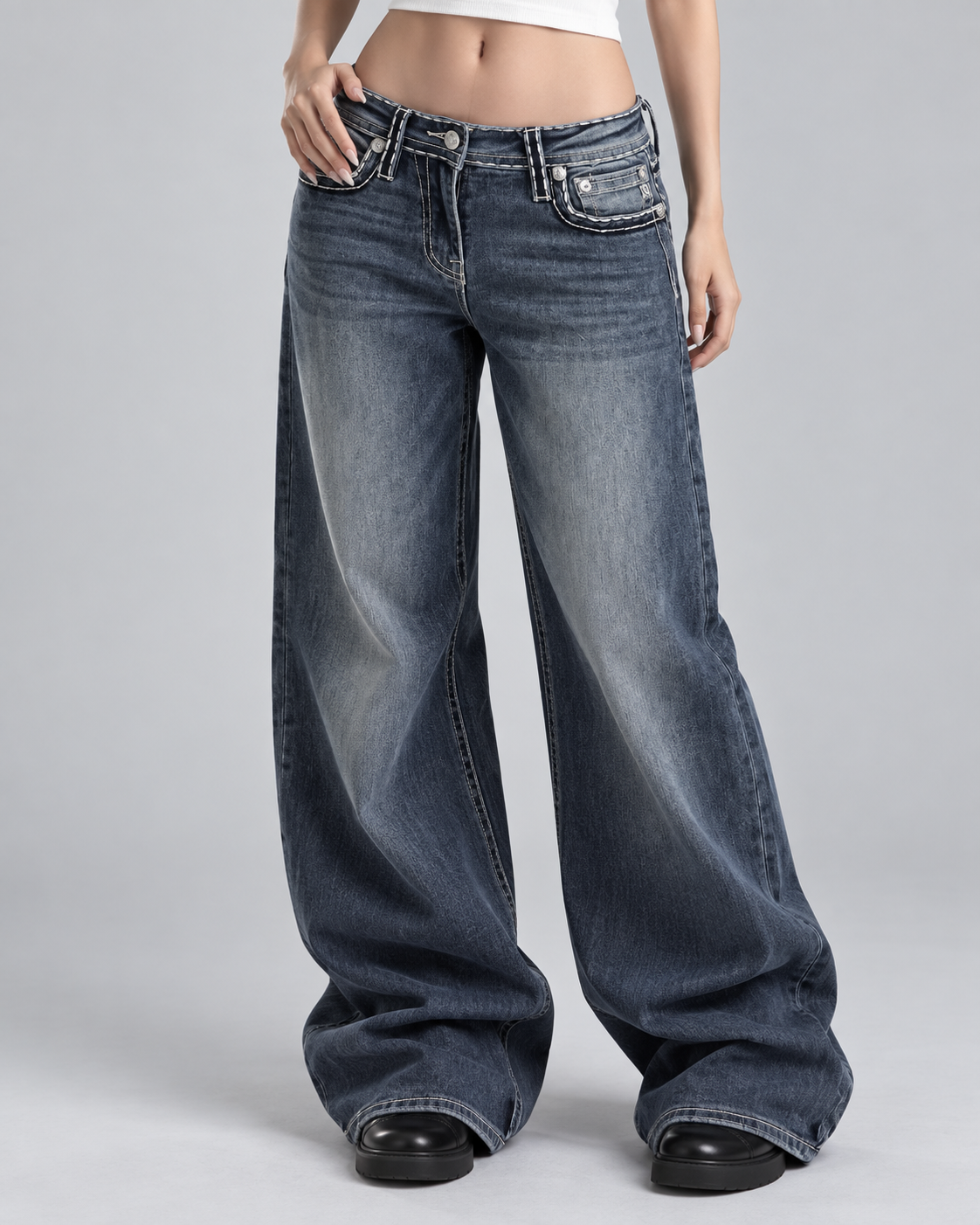 POCKETS — Relaxed cargo jeans — front view